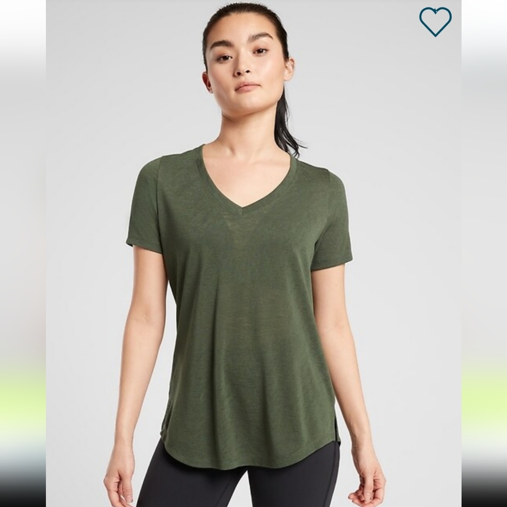 Athleta Breezy Scoop V tee
